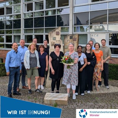 Gruppenbild mit Jubilarin (Bild vergrößern)