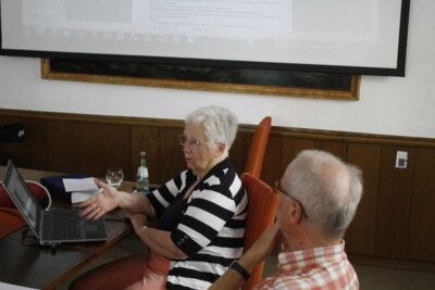 Die Autorin Ursula Buchholz bei ihrem Vortrag