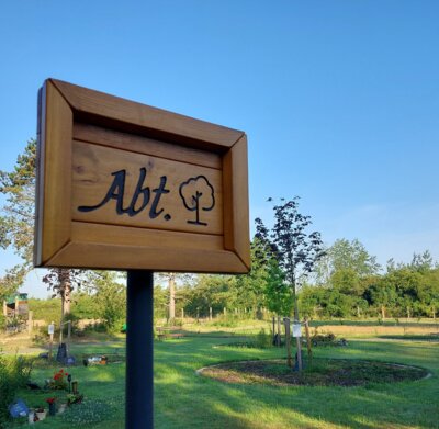 Foto zur Meldung: Friedhof mit Abteilungsschildern ergänzt