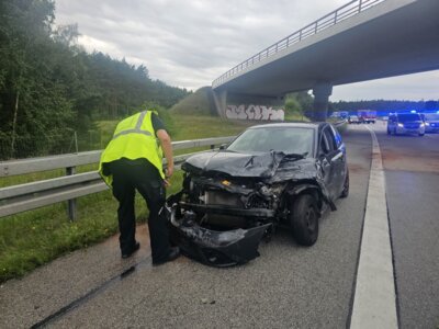 Kfz-Unfall auf dem Autobahnkreuz (Bild vergrößern)