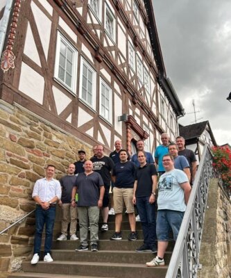 Unter dem Motto „Zukunft gemeinsam gestalten“ berieten Feuerwehrleute über den Bedarfs- und Entwicklungsplan der Feuerwehr der Stadt Sontra (Bild vergr&ouml;&szlig;ern)