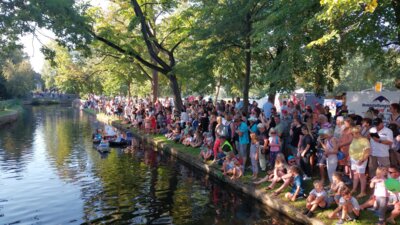 Foto zur Meldung: Beim Rolandfest zum Stadtjubiläum hat die Perlenprinzessin ihren ersten Auftritt