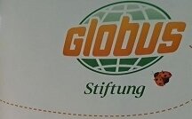 Zwei prall gefüllte Brillen-Sammel-Boxen übergab Frau Graciela Bruch für die GLOBUS-Stiftung am 21.08.2024 an BRILLEN-ohne-GRENZEN. (Bild vergrößern)