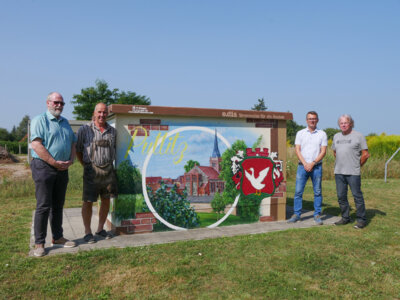 v.l.n.r. Hergen Reker (Amtsdirektor), Udo Burzyk (Bürgermeister Stadt Putlitz), Lars Klemmer (E.DIS), Klaus Pirow (Ortsvorsteher Putlitz) (Bild vergrößern)
