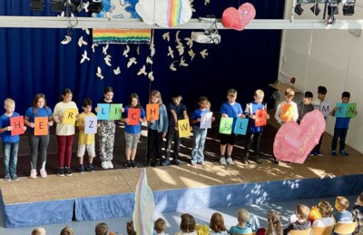 Vorschaubild zur Meldung: Einschulungsfeier an der Regenbogenschule