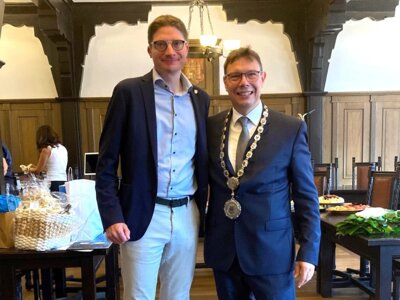 Bürgermeister gratuliert Partnerkommune Schmalkalden zum Stadtjubiläum (Bild vergrößern)