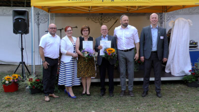 Manuela Krengel, 3.v.l. erhielt die Ehrenurkunde und Dr. Norbert Pietsch, 4.v.l. den Ehrenpreis der Stadt Lauchhammer