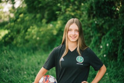 Meldung: Fußballspielerin als Schiedsrichterin