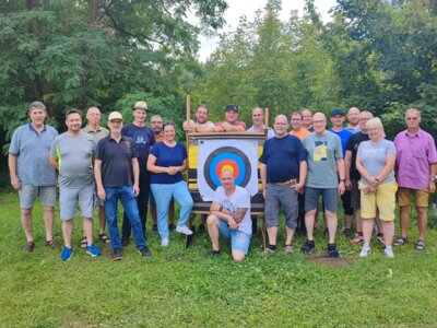 Gruppenfoto Teilnehmer und Referent am SSL-Bogen Neustrelitz