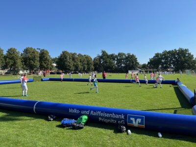 111 Kinder zwischen sieben und 16 Jahren trainieren in dieser Woche in Real Madrid Trikots I Foto: Uwe Neumann (Bild vergrößern)