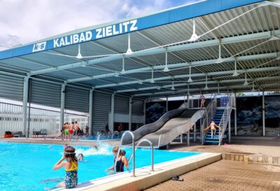 Kalibad mit Rutsche (Bild vergrößern)