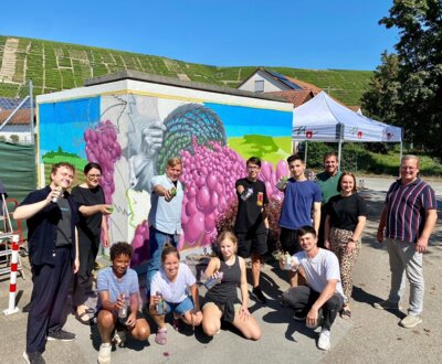 KUNSTPROJEKT „KUNST AM KASTEN“ - FARBENFROH STATT TRISTEM GRAU!