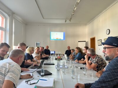 Unser Bild zeigt die Teilnehmer des Runden Tisches zur Gemeinschaftsunterkunft in Falkensee.