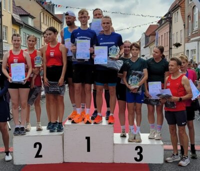 Die Siegerstaffeln des Bützower Citylaufes 2024. Foto: Victoria Pommerehne