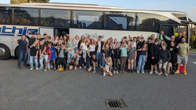 Gruppenfoto aller Beteiligten