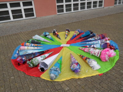 zuckertüten (Bild vergr&ouml;&szlig;ern)