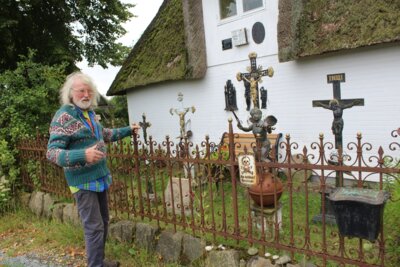 Polnische Grabsteine und tadellose Marionetten
