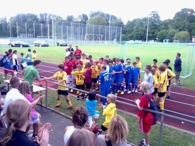 D-Junioren Turniersieger in Leutenbach + Zweiter beim AMG-Cup - D-Jugend: Toller Saisonabschluss mit Turniersieg und zweitem Platz (Bild vergrößern)