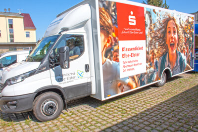 Neuer Bücherbus im Landkreis Elbe-Elster auf Tour