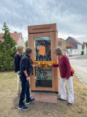 Einweihung der Bücherinsel in Emstal: Ein neuer Ort der Begegnung und des Wissens (Bild vergrößern)