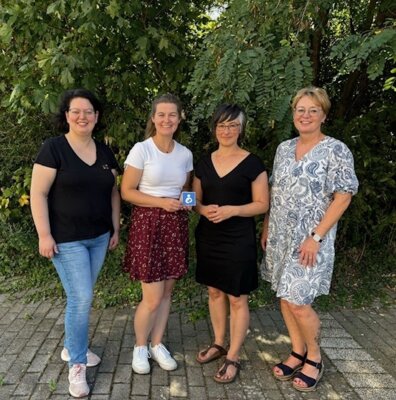 Bildquelle: Landkreis Helmstedt - Unterstützen das Stillsiegel im Landkreis: Alexandra Girod, Leiterin Stabstelle Integrative Sozialplanung, Helene von Stülpnagel (Gesundheitskoordinatorin), Dana Teramihardja (Hebamme), Sonja Klein (Gleichstellungsbeauftragte) (v.l.)