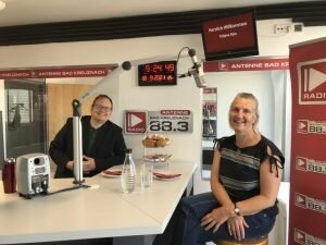 Tatjana Reis berichtet LIVE im Radio (Bild vergr&ouml;&szlig;ern)