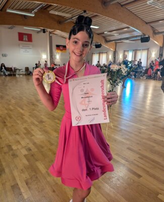 Katie Mtchedlishvili ist Doppel-Landesmeisterin in Solo Latein! (Bild vergrößern)