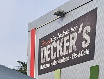 "Helfen macht Spaß" mit der Gudd-Zweck-LEERGUT-BON-AKTION bei EDEKA Decker’s Team. (Bild vergrößern)
