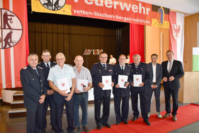 Feuerwehrkameraden Amt Plessa v.l.n.r.: Urban, Heydel, Raum, Dörner, Leuschner (Foto: Pressestelle Kreisverwaltung Torsten Hoffgaard) (Bild vergrößern)