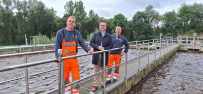 Foto zur Meldung: Bürgermeister Christopher Gärtner besucht die Kläranlage Flieden: Modernste Technik und starke Partnerschaft für eine saubere Zukunft