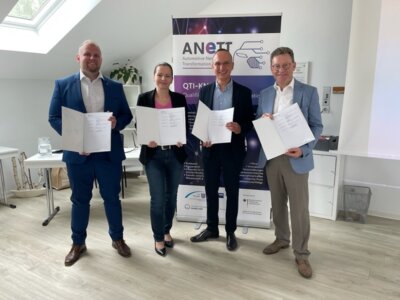 ©IHK Erfurt, v.l.n.r.: Lukas Schiffner (LEG), Sabine Arnold (IHK Erfurt), Jeremi Schmalz (Unstrut-Hainich-Kreis), Jürgen Dawo (WaldResort Hainich)