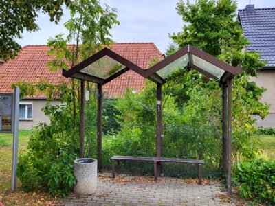Foto zur Meldung: Im Ortsteil Sükow werden die Bushaltestellen erneuert