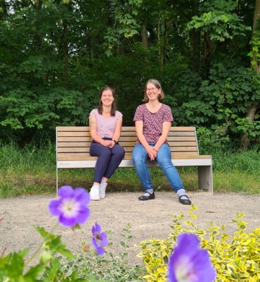 Foto vom Teamausflug und Ortsbegehung Kirchlinteln. v.l.n.r.: Svenja Drewes, Dr. Ulrike Huhn), Foto: Katie Hanisch (Bild vergrößern)