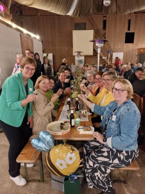 Staffelstab-Uebergabe beim Kreisverband Soltau (Bild vergrößern)