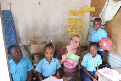 Geschenke für Kinder in Kenia (Bild vergrößern)