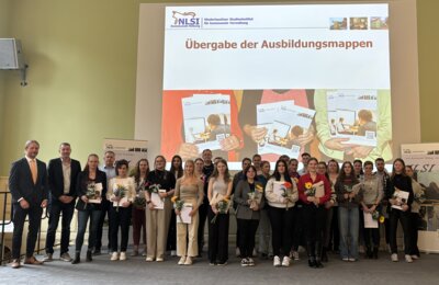 (c) Niederlausitzer Studieninstitut - Übergabe der Ausbildungsmappen am 13.09.2024 in Lübben (Bild vergrößern)