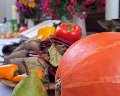 Foto: Rolandstadt Perleberg | Es ist Erntezeit und das Erntegut wartet auf dem Herbstmarkt auf Käufer.