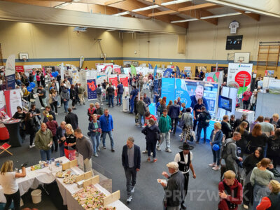 Auch viele Pritzwalker Unternehmen präsentierten sich auf der jobstart-Messe in der Stadthalle in Wittstock. Foto: Beate Vogel (Bild vergrößern)
