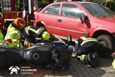 Foto zur Meldung: Ortsfeuerwehr Perleberg bei Blaulichttag dabei