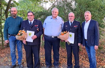 Bürgermeister Roland Klatt, Gemeindewehrführer Steffen Münn, ehemaliger Gemeindewehrführer Jörg-Peter Ludwig, stellvertretender Gemeindewehrführer Rico Pätzold, Vorsitzender der Gemeindevertretung Bört Büttner-Janner (v. r. n. l.)