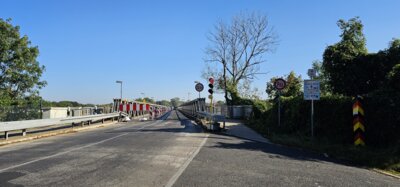 Oderbrücke Küstrin-Kietz nach Kostrzyn. Das zulässige Gesamtgewicht wurde auf 3,5 Tonnen reduziert. (Bild vergrößern)