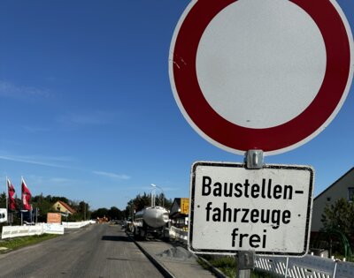 Bauarbeiten auf der B 167 bei Neulöwenberg (Bild vergrößern)