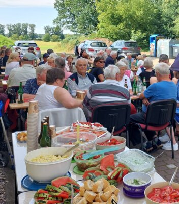 Foto zu Meldung: Dorffrühstück Sülstorf im Juli 2024 mal anders mit Grill & Livemusik