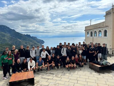 Unsere Sport-Leistungskurse und das LP 4 auf Kursfahrt in Italien (Bild vergrößern)