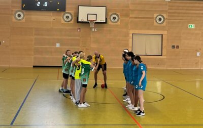 Erstes Heimspiel der Mädchen Handballmannschaft (Bild vergr&ouml;&szlig;ern)