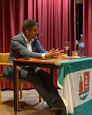 Buchpremiere "Deutschlandtour" Hasnain Kazim (Bild vergr&ouml;&szlig;ern)