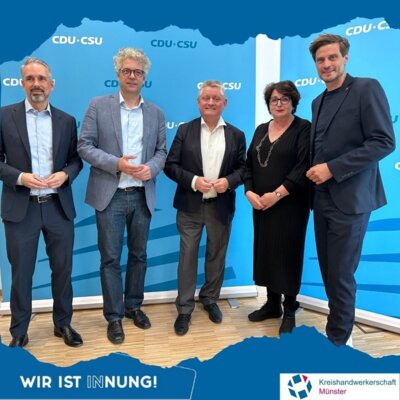 von links nach recht: Jens Röttgering (Hengst Filtration), Bundestagsabgeordneter Dr. Stefan Nacke, Herman Gröhe (stellv. CDU-Fraktionschef im Bundestag), Kreishandwerksmeisterin Rosemarie Ehrlich, Volker Nicolai-Koß (DGB-Regionalgeschäftsführer) (Bild vergrößern)