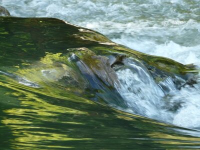 Fließendes Wasser; Quelle: Pixabay, Hans