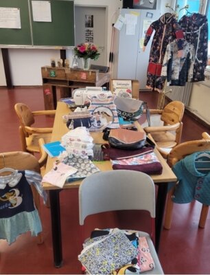Musterstücke aus der Näh- und Upcycling-AG (Bild vergrößern)