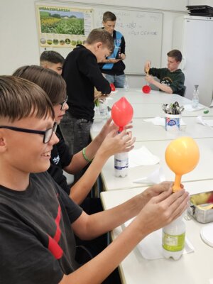Gelungenes Modell-Experiment "Biogasanlage" (Bild vergr&ouml;&szlig;ern)